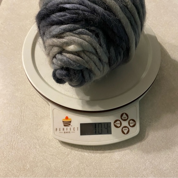 Lot of 4+ Lion Brand Wool-Ease roving stripes grey white black 617 Hickory yarn - Picture 11 of 11